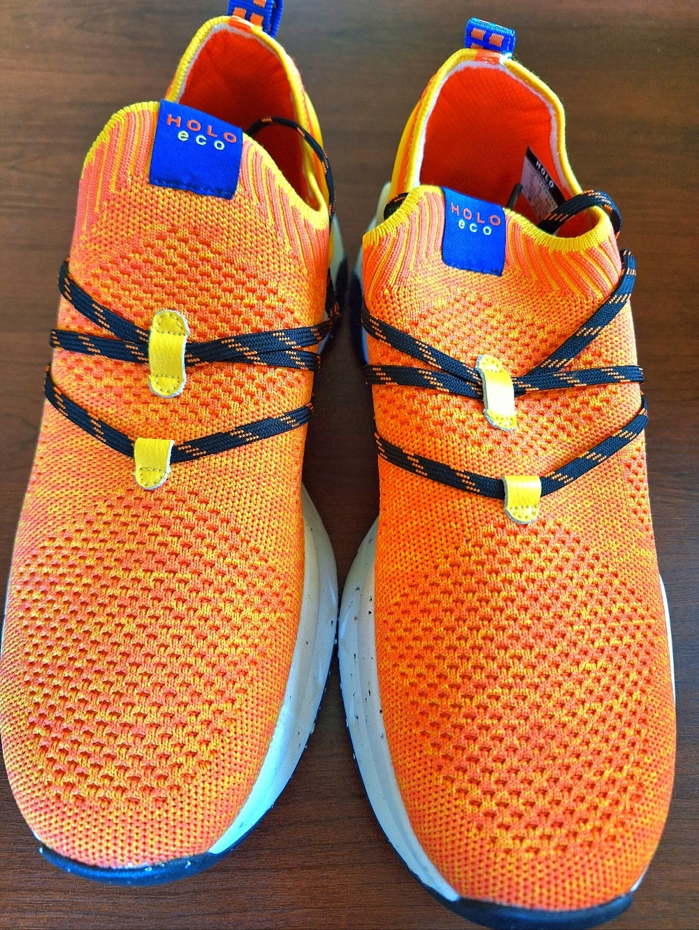 NWOT HOLO Womens Footwear Maverick 2.0 - Scarlett Ibis Size 10 Running Shoe - Picture 2 of 4